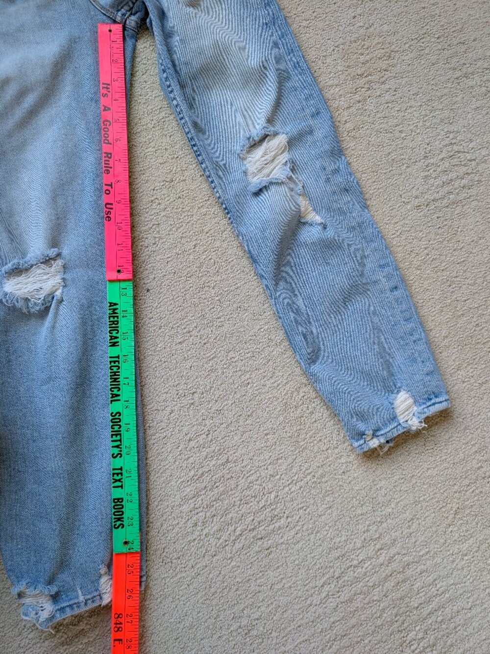 MOTHER Superior 25 The Tomcat Jeans in The Confession high rise distressed denim - Picture 11 of 12